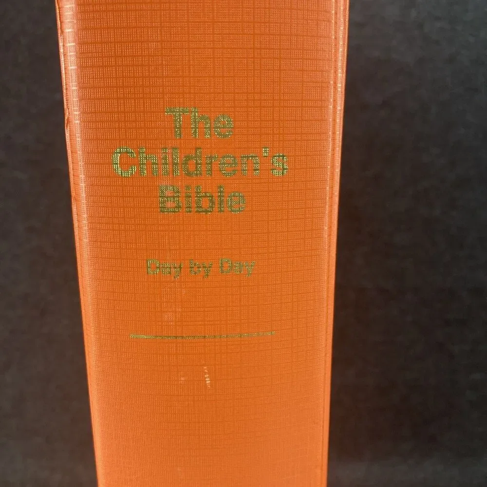 The Children's‎ Bible Day By Day 365 Bible Stories Illustrated Hard Cover 2005